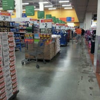 Foto scattata a Walmart da Robyn G. il 9/2/2012