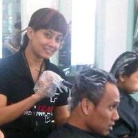 Photo taken at Lutuye Salon by Melda C. on 10/25/2011