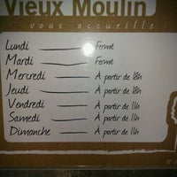 รูปภาพถ่ายที่ Vieux Moulin โดย Perpipon J. เมื่อ 3/18/2011