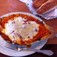 รูปภาพถ่ายที่ Tony Di Maggio&#39;s Pizza โดย Keith S. เมื่อ 4/15/2011