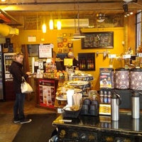 3/24/2012 tarihinde Dave C.ziyaretçi tarafından cafe 260'de çekilen fotoğraf