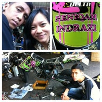 Photo taken at Pang Scooter Service by iindraelectriica25 on 4/26/2012