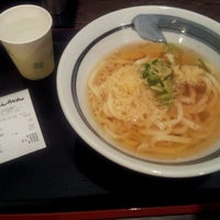 Photo taken at 釜こしうどん 水道橋製麺所 by Nobukazu N. on 1/4/2012
