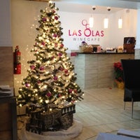 Foto diambil di Las Olas Wine Cafe oleh Amanda A. pada 12/19/2011