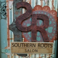 Foto tomada en Southern Roots Salon  por Kelsey O. el 11/15/2011