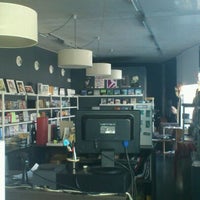 2/22/2012にMilton Andres J.がLibrería Dadáで撮った写真