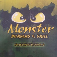 รูปภาพถ่ายที่ Monster Burgers โดย Juan R. เมื่อ 9/24/2011