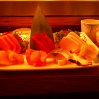 Foto tomada en AAA Ichiban Sushi  por Rob D. el 1/13/2012