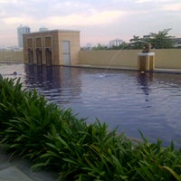 Photo taken at Swimming Pool | Supalai Park Srinakarin by thungmay k. on 11/29/2011