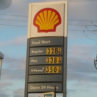 Foto diambil di Shell oleh Jacob D. pada 12/24/2011