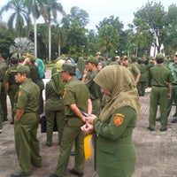 Photo taken at Lapangan Kantor Walikota Jakarta Timur by Ari Budi Y. on 1/2/2012