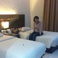 Photo taken at C&amp;#39;One Hotel Plaza by Flor F. on 5/21/2012