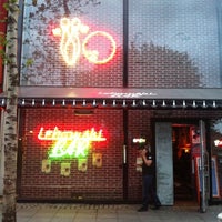 Foto tirada no(a) Lebowski Bar por Blake S. em 6/10/2012