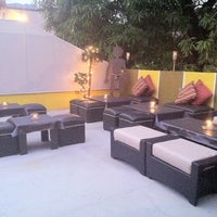 Foto tirada no(a) Twisted Palms Rooftop Lounge por Beatriz Z. em 10/19/2011
