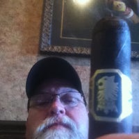 รูปภาพถ่ายที่ Tobacco Locker Cigar Bar โดย John C. เมื่อ 12/3/2011