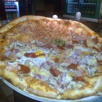 Photo taken at Pizzeria El Mundo by Foodspots on 7/30/2012