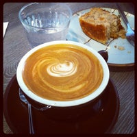 5/1/2012 tarihinde Jinny T.ziyaretçi tarafından Liberty Coffee'de çekilen fotoğraf