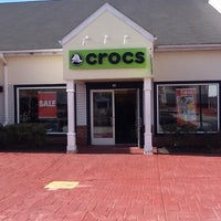 crocs store woodbury commons