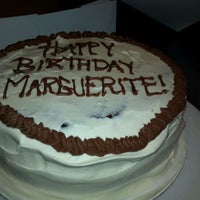 Das Foto wurde bei Coquettes Bistro and Bakery von Marguerite G. am 12/31/2011 aufgenommen