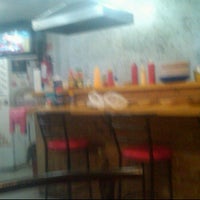 Foto scattata a Chato&amp;#39;s Burger da Josue J. il 2/8/2012
