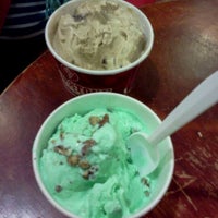 Photo taken at Cold Stone Creamery by Moo J. on 11/5/2011