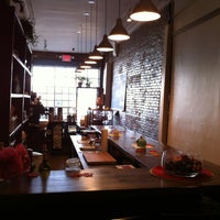 11/30/2011 tarihinde Guri V.ziyaretçi tarafından Two Moon Cafe'de çekilen fotoğraf