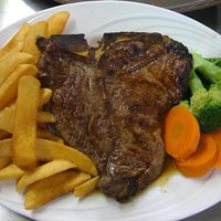 Foto tirada no(a) Select Cut Steak House por Gail M. em 10/21/2011