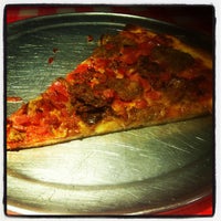 Foto scattata a Tomasino&amp;#39;s Pizza da Eat O. il 8/29/2012
