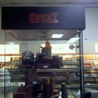 10/1/2011にKristofer J.がBonita Smoke Shopで撮った写真