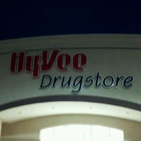 Foto diambil di Hy-Vee Drugstore oleh Nathaniel C. pada 9/25/2011