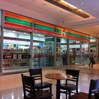 Photo taken at 7-Eleven by Beer Jatupol P. on 12/31/2010