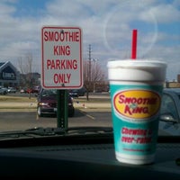 Photo taken at Smoothie King by Wendizzle on 3/12/2011
