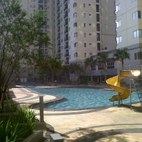 Photo taken at Maple Park Swimming Pool by Stenly E. on 7/22/2012
