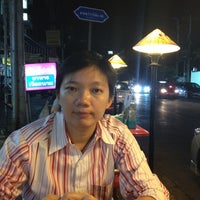 Photo taken at ครัวเมืองเว้ by Joob Z. on 4/25/2012