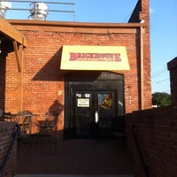 Das Foto wurde bei Brickhouse Fresh Pizzeria And Grill von Richard P. am 7/28/2012 aufgenommen