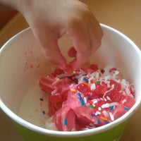 Photo taken at Sweetberry Frozen Yogurt by Indya V. on 5/17/2012