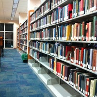 Foto tomada en Broward College Library - Central Campus  por Anderson M. el 7/24/2012