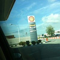 Photo taken at Shell by cielo Y. on 4/24/2012