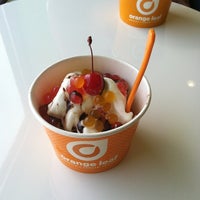 รูปภาพถ่ายที่ Orange Leaf Frozen Yogurt โดย Raven เมื่อ 7/20/2012