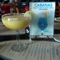 Foto tomada en Cabanas Beach Bar and Grill  por Bridget S. el 7/1/2012