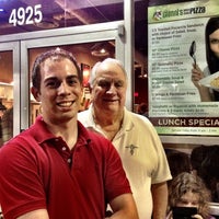 2/25/2012 tarihinde Michele A.ziyaretçi tarafından Gianni&amp;#39;s NY Pizza'de çekilen fotoğraf