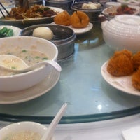Photo taken at Arco Seafood Restaurant 東海海鮮酒家 by Rainman on 9/3/2012