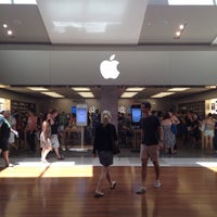 Photo taken at Apple Chermside by Golffy N. on 2/12/2012