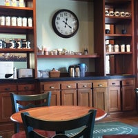 Foto diambil di Greenberry&#39;s Coffee &amp; Tea oleh Colin S. pada 7/18/2012