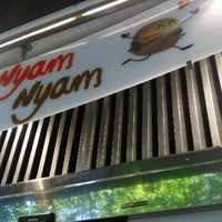 Foto tirada no(a) Nyam Nyam por Luis B. em 5/15/2012