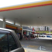 Foto tirada no(a) Shell por Ariffirman R. em 6/18/2012