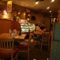 Foto tomada en Shari&amp;#39;s Cafe and Pies  por Brian Diva Cox el 6/3/2012