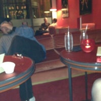 Das Foto wurde bei Piccadilly Lounge at Mint Hotel - Manchester von Devon H. am 3/24/2012 aufgenommen