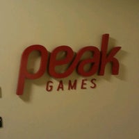 รูปภาพถ่ายที่ Peak Games โดย Güvenç เมื่อ 3/23/2012