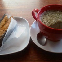 รูปภาพถ่ายที่ Azi&amp;#39;s Cafe โดย Healthy M. เมื่อ 4/20/2012